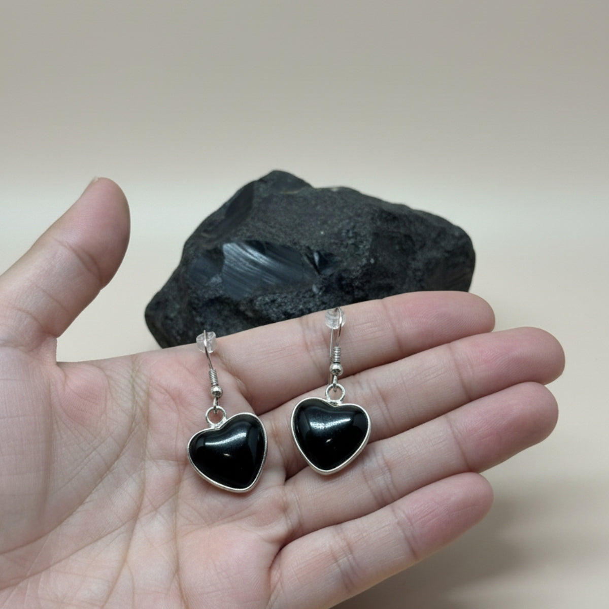 Aros Corazón de Obsidiana Negra Natural y Acero para Protección y Sanación