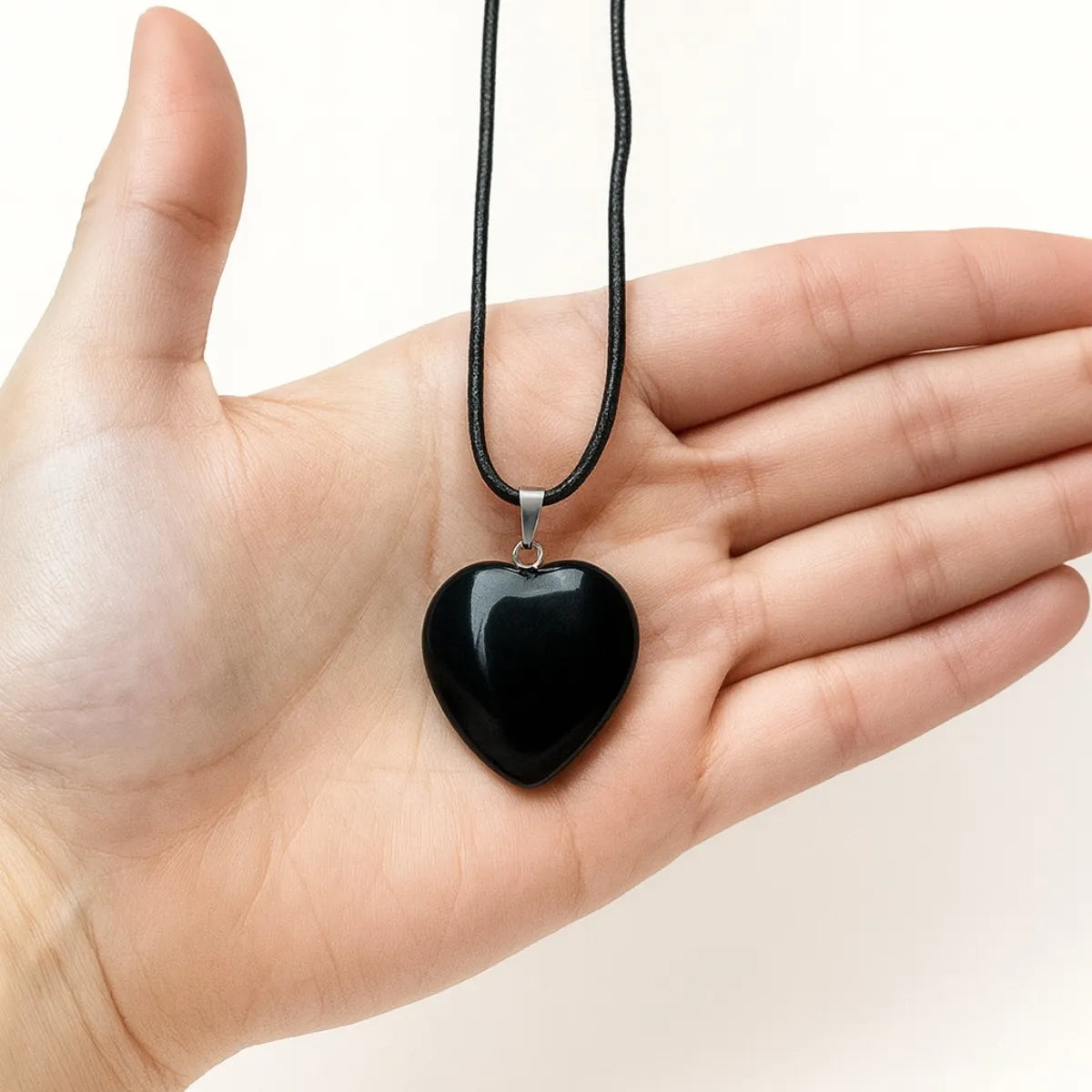 Collar Corazón de Ónix Negro Natural para Protección y Fuerza