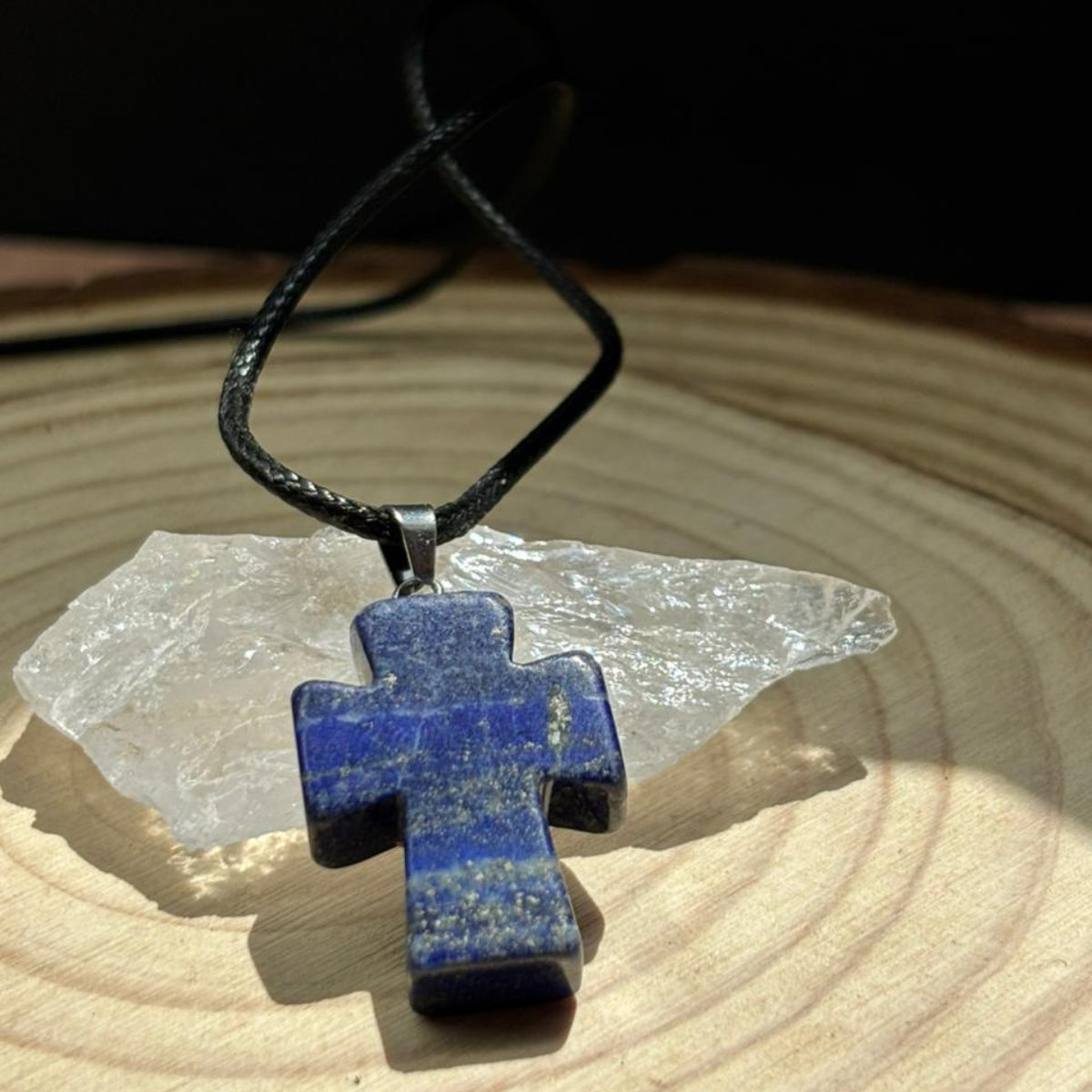 Collar Cruz de Lapislázuli Natural para Sabiduría y Protección