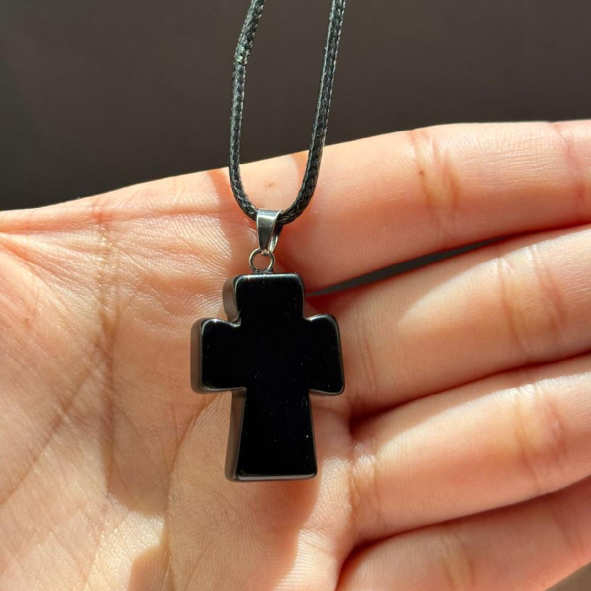 Collar Cruz de Ónix Negro Natural para Protección y Fuerza