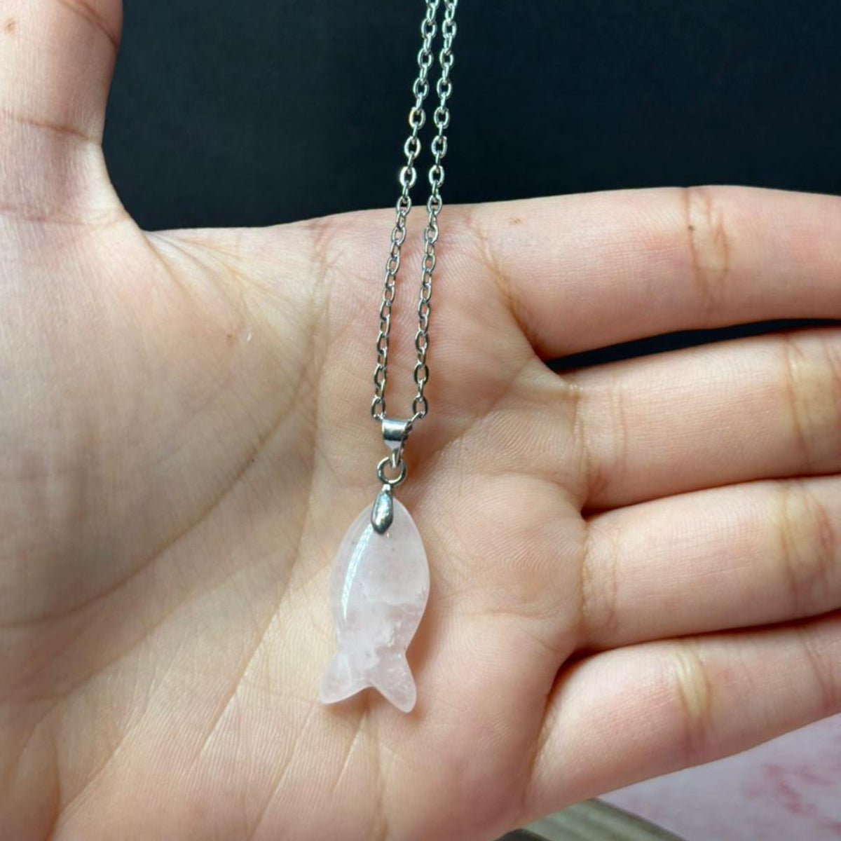 Collar Pez De Cuarzo Rosa Piedra Natural Y Acero Inoxidable