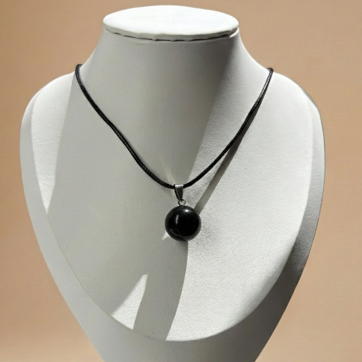 Collar de Ónix Cuero PU – Protección y Fuerza