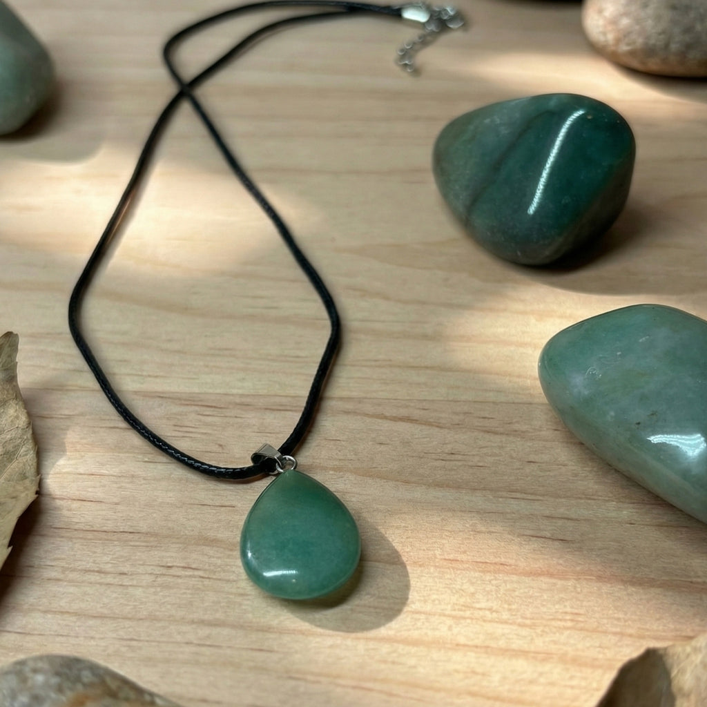 Collar de Jade Verde Cuero PU