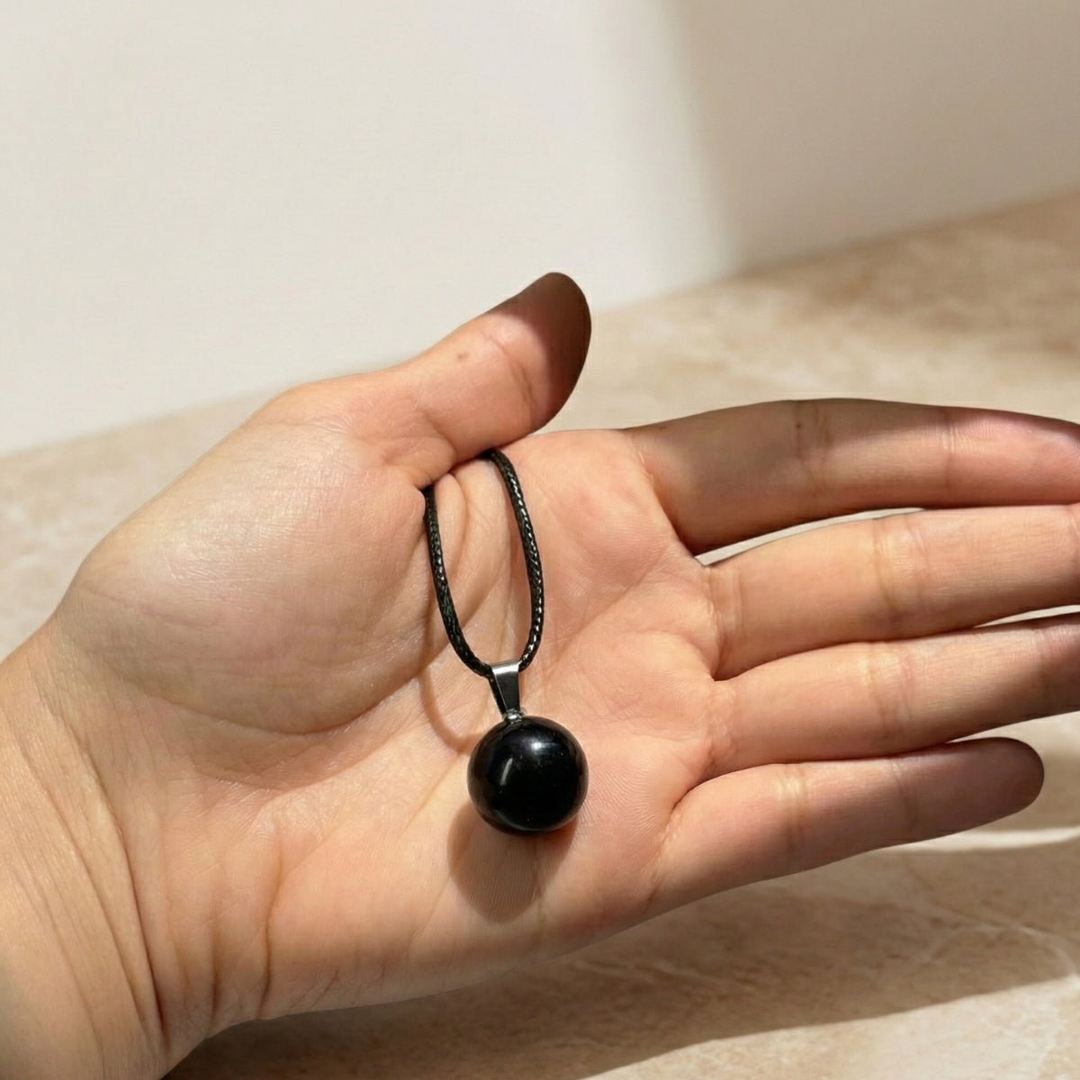 Collar de Ónix Cuero PU – Protección y Fuerza