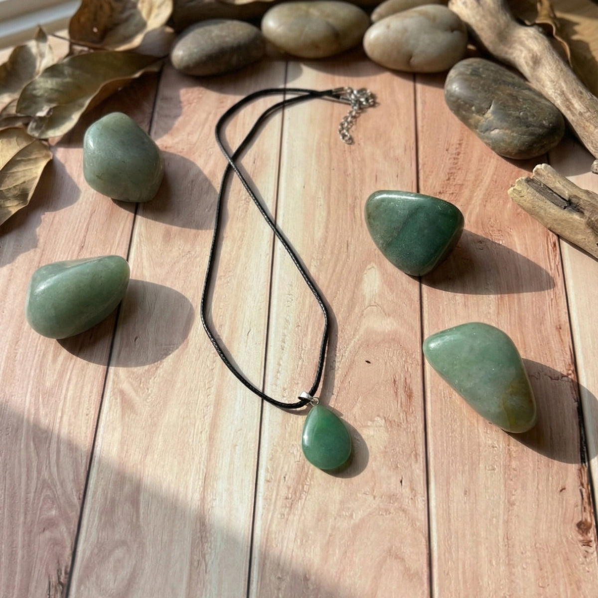 Collar de Jade Verde Cuero PU