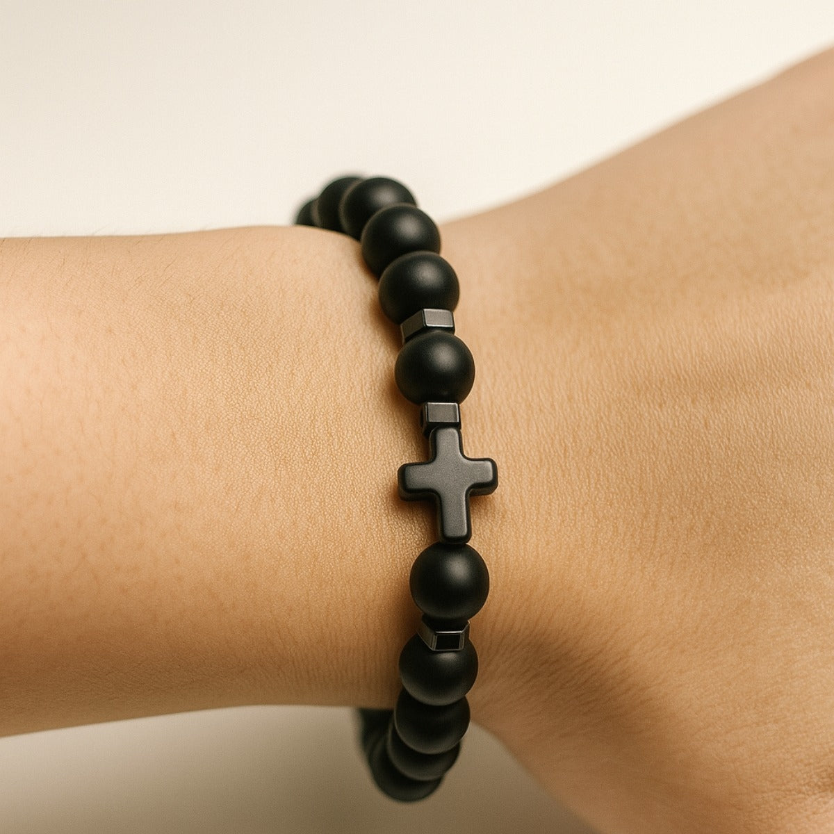 Pulsera Ónix Mate Y Hematita Cruz Negra 8 Mm Hombre