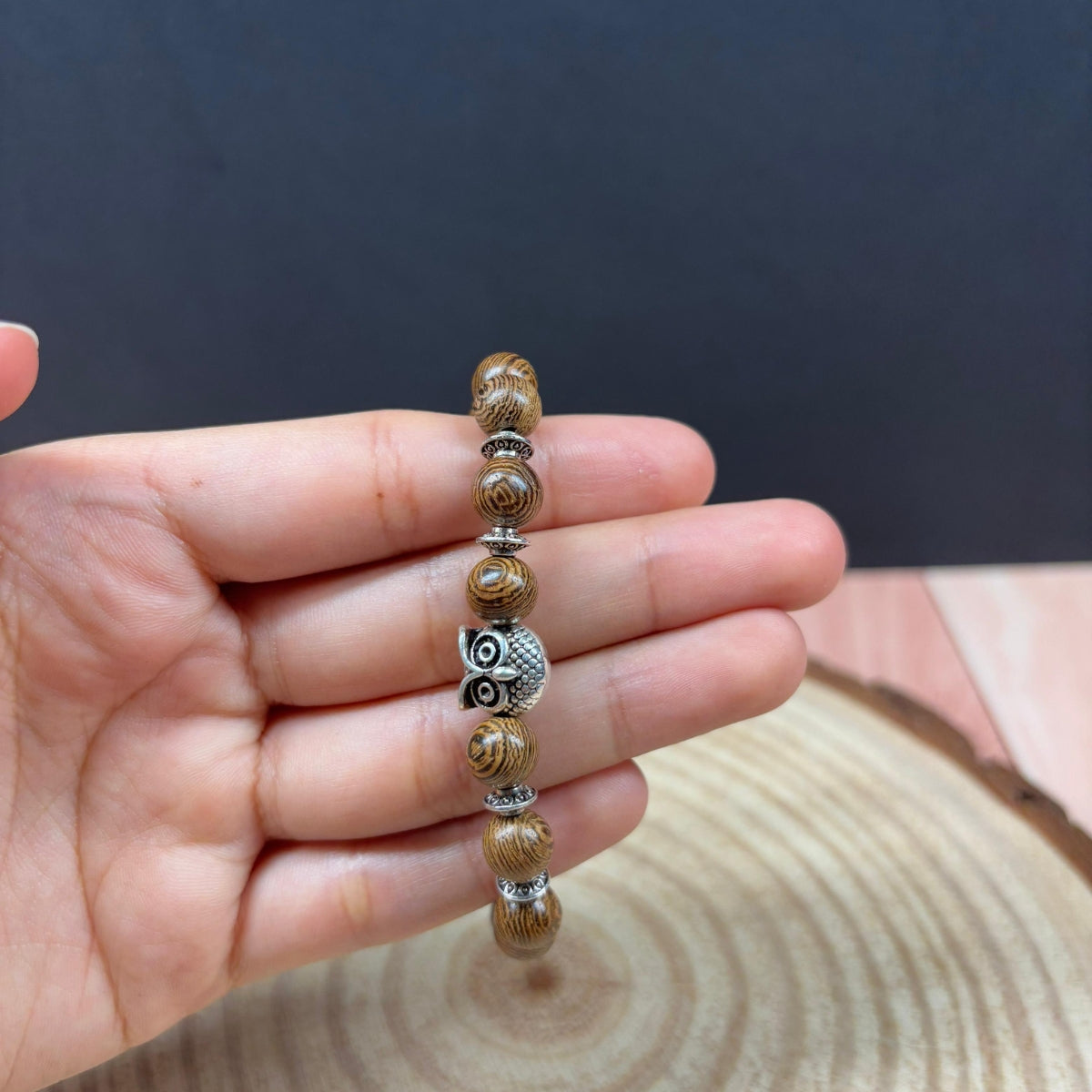 Pulsera de Madera Natural con Búho para Sabiduría y Protección
